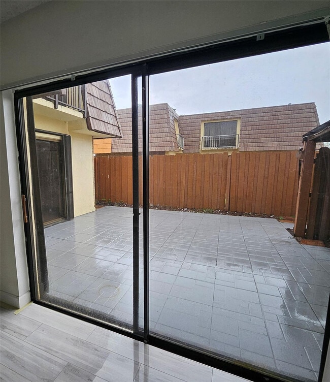 912 Springdale Cir in Palm Springs, FL - Building Photo - Building Photo