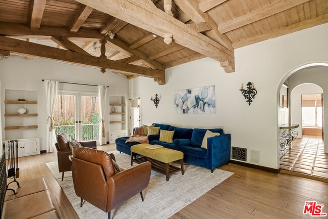 property at 1407 N Beverly Dr