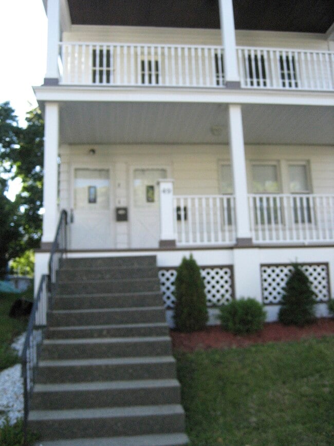 49 Sycamore St, Unit 49 Sycamore 2nd Floor