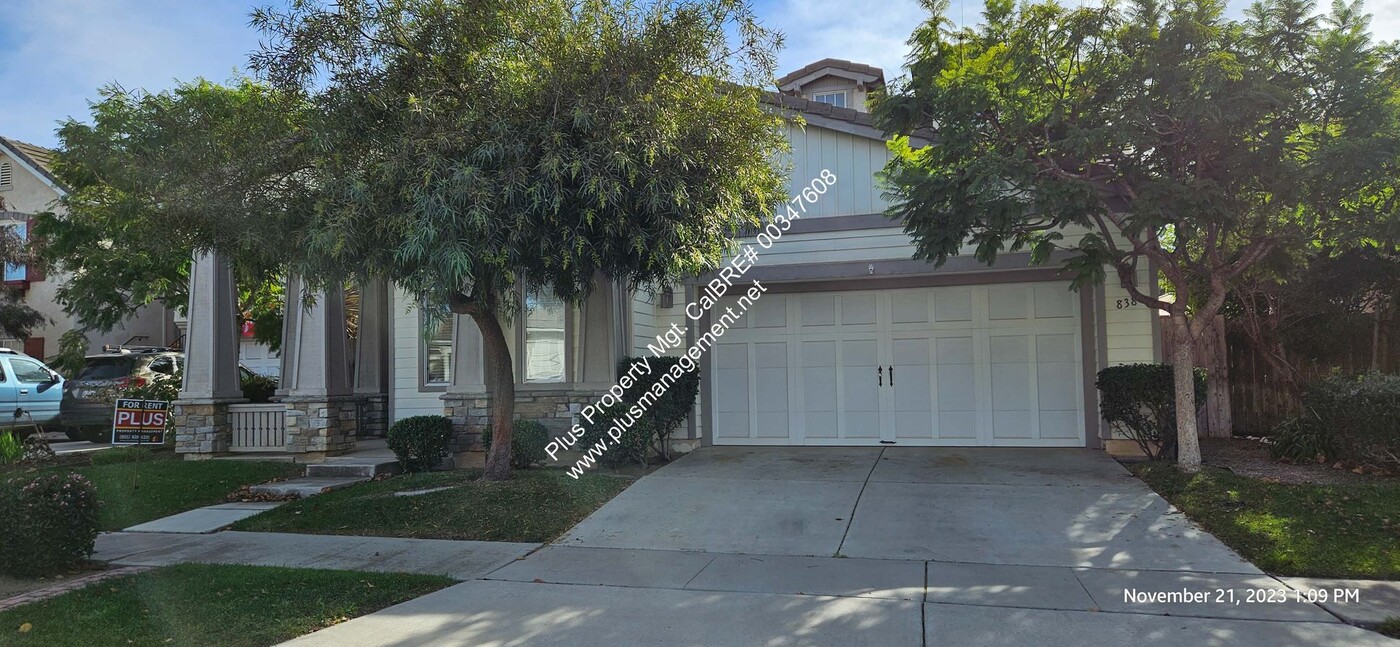 838 Louisa Terrace in Santa Maria, CA - Foto de edificio