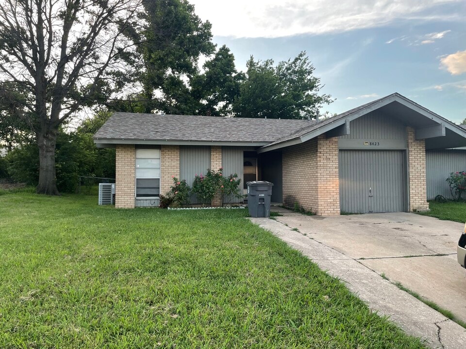 8423 E 24th St, Unit 8423 in Tulsa, OK - Building Photo