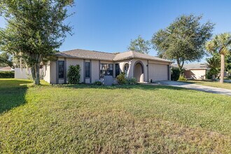 7334 Bent Oak Dr in Port Richey, FL - Building Photo - Building Photo