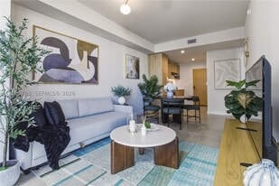 11 NE 6th St in Miami, FL - Building Photo