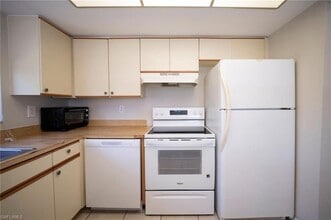 3706 SE 10th Ave, Unit 2 in Cape Coral, FL - Building Photo - Building Photo