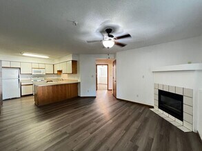 32 Westside Dr in Iowa City, IA - Building Photo - Building Photo