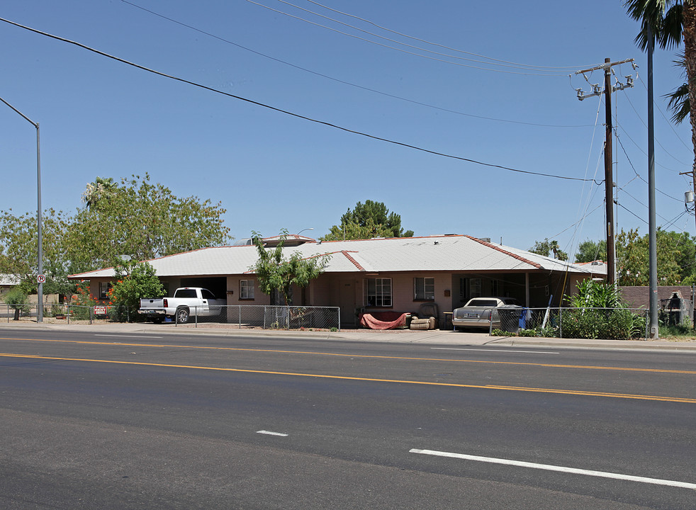 1562 E Broadway Rd in Mesa, AZ - Foto de edificio