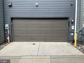 13372 Sherwood Park Ln in Herndon, VA - Building Photo - Building Photo