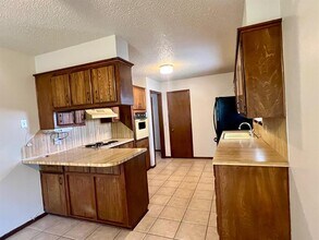 1329 NE 20th Pl in Moore, OK - Building Photo - Building Photo
