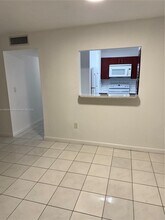 8045 NW 7th St-Unit -2105 in Miami, FL - Building Photo - Building Photo