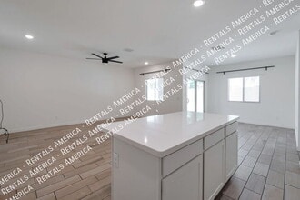 948 E Wiley Way in Casa Grande, AZ - Building Photo - Building Photo