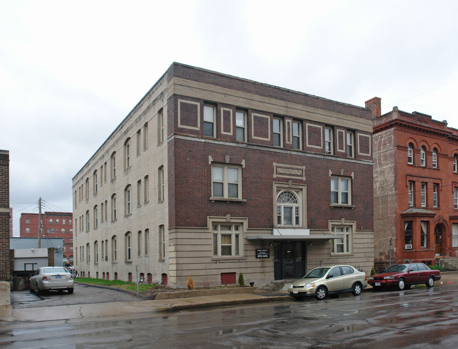 608 9th St S in Minneapolis, MN - Foto de edificio