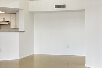 5065 Wiles Rd in Coconut Creek, FL - Foto de edificio - Building Photo