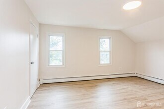 176 Manalapan Rd in Spotswood, NJ - Building Photo - Building Photo