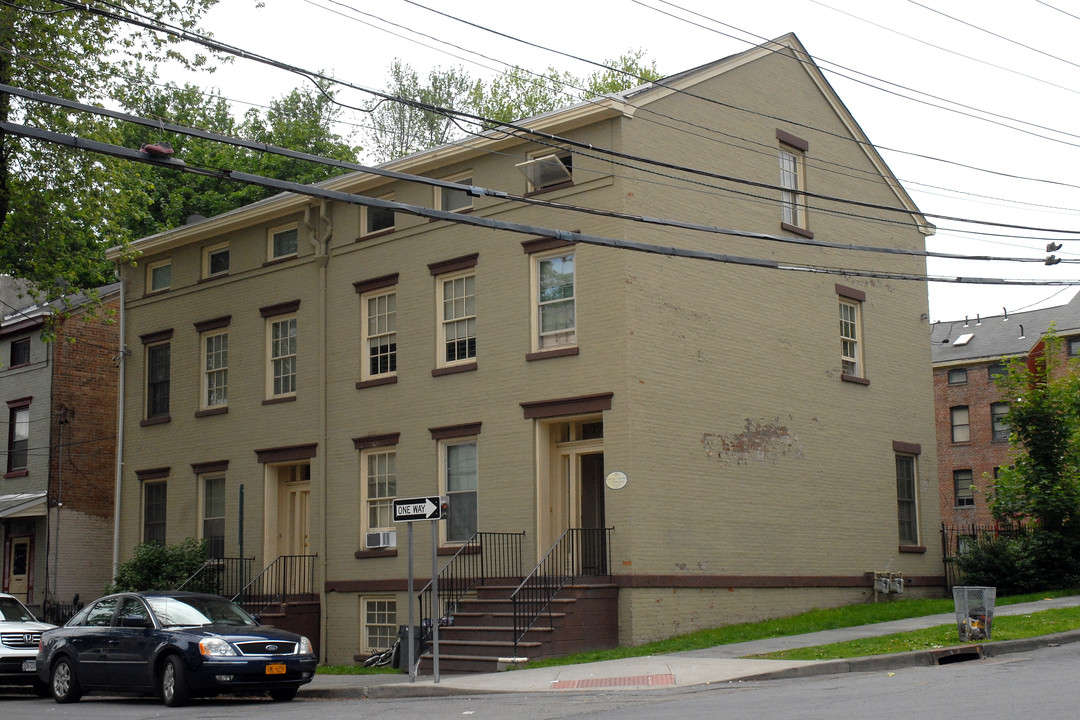 173 Chambers St in Newburgh, NY - Building Photo