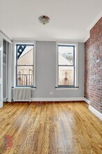 250 Mott St, Unit 13 in New York, NY - Building Photo - Building Photo