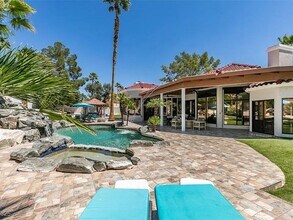 2101 Diamond Bar Dr in Las Vegas, NV - Building Photo - Building Photo