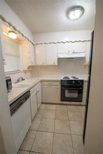 212 Wilshire Dr-Unit -D in Euless, TX - Building Photo - Building Photo