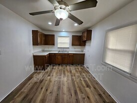 1531 E Riverside Dr in Evansville, IN - Building Photo