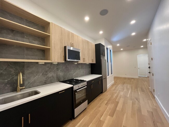 52 Grace St in Jersey City, NJ - Foto de edificio - Building Photo