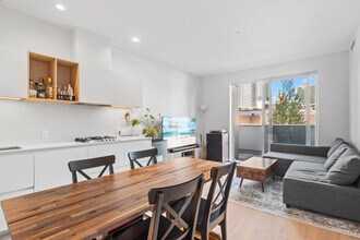 6000 McKay Ave in Burnaby, BC - Building Photo - Building Photo