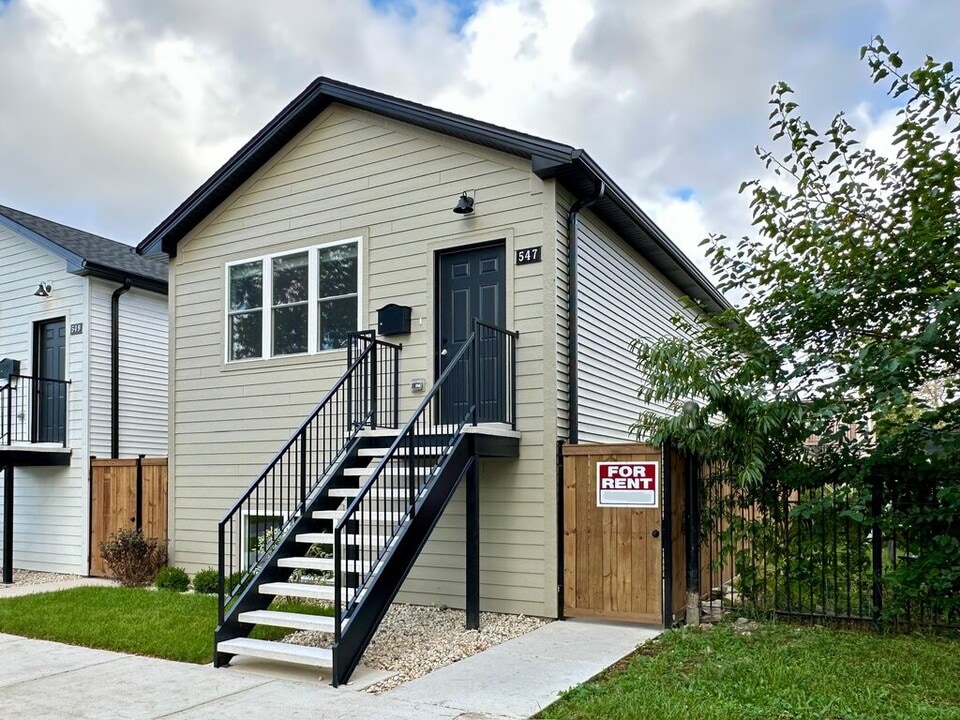 547 N Springfield Ave in Chicago, IL - Building Photo