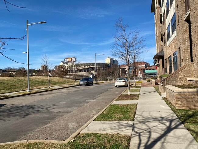 445 W Blount Ave, Unit 509 in Knoxville, TN - Building Photo - Building Photo