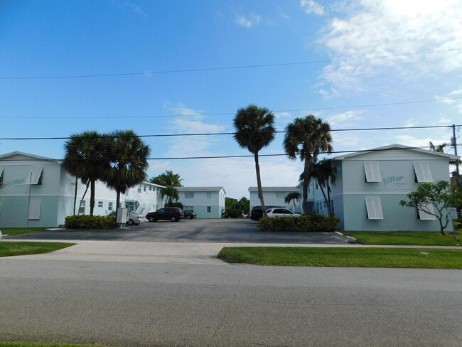 741 Hummingbird Way in North Palm Beach, FL - Building Photo - Building Photo