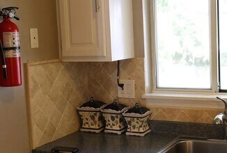 15 Renwick St in Stamford, CT - Building Photo - Building Photo