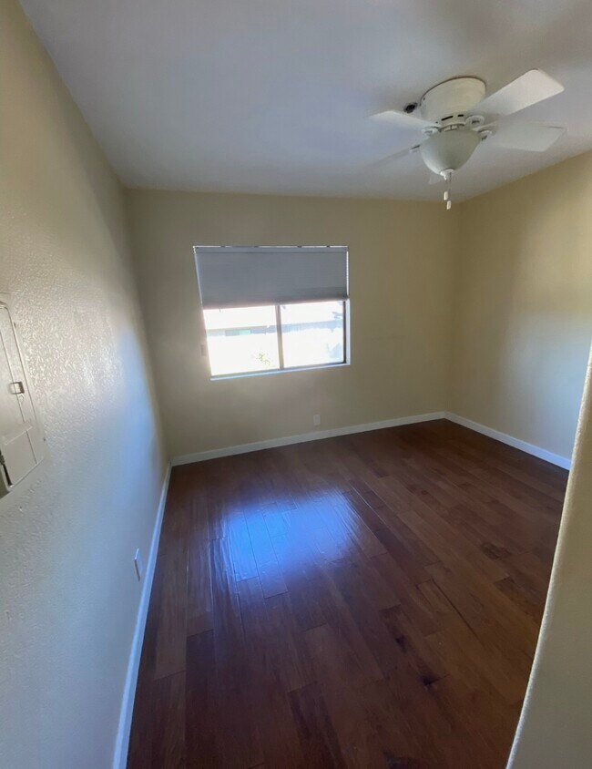 5649 Lake Park Way, Unit 209 in La Mesa, CA - Foto de edificio - Building Photo