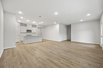 3317 Fortress Way in Denton, TX - Foto de edificio - Building Photo