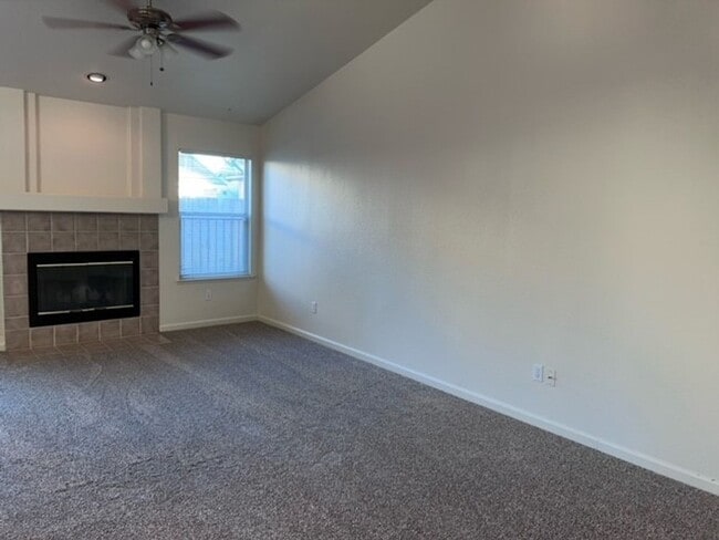 8743 Mesa Brook Way in Elk Grove, CA - Building Photo - Building Photo