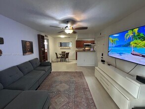 15551 SW 104th Terrace in Miami, FL - Foto de edificio - Building Photo