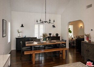 917 S Ridgeley Dr in Los Angeles, CA - Building Photo - Building Photo