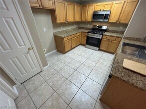 907 Majestic Oak St in Las Vegas, NV - Building Photo - Building Photo