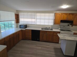 3711 Roxane Blvd in Sarasota, FL - Building Photo - Building Photo