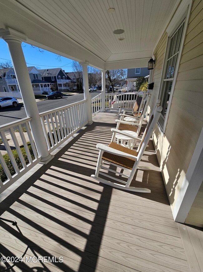 304 McCabe Ave in Bradley Beach, NJ - Foto de edificio - Building Photo