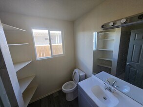 1484 Tonto Dr in Bullhead City, AZ - Building Photo - Building Photo