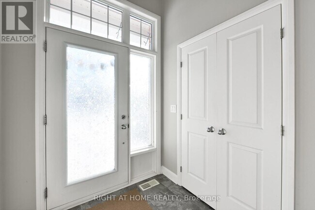 77 Arkose St in Ottawa, ON - Building Photo - Building Photo