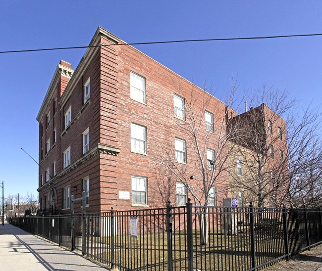 Switching Station Artist Lofts in Chicago, IL - Foto de edificio - Building Photo