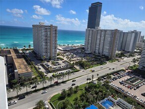 1945 S Ocean Dr, Unit # 2105 in Hallandale Beach, FL - Foto de edificio - Building Photo