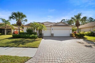 8088 Piedmont Dr in Naples, FL - Building Photo