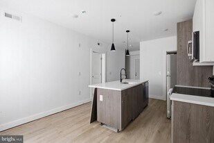 613 Brooklyn St in Philadelphia, PA - Building Photo