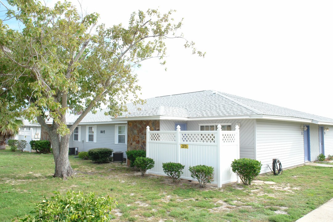 1602 Green Briar Pky in Gulf Breeze, FL - Building Photo