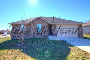 2500 W Chris Ct in Ozark, MO - Building Photo