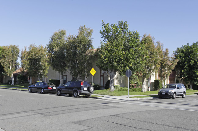 Diamond Apartments in Anaheim, CA - Building Photo - Building Photo