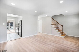 1 Tempe Wick Rd in Mendham, NJ - Foto de edificio - Building Photo