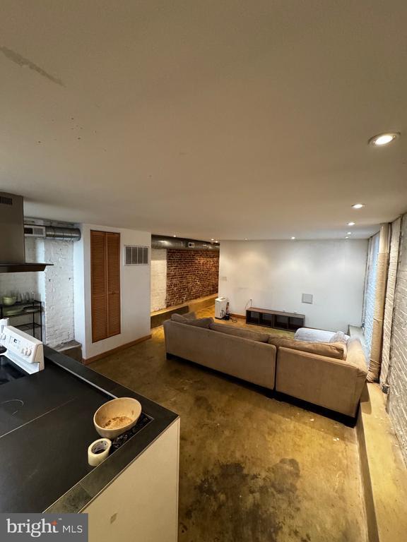 property at 1938 1st St NW