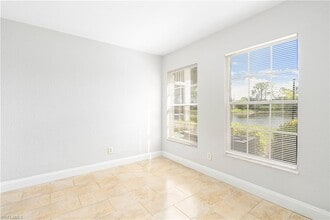 185 Santa Clara Dr, Unit 194 Santa Clara DR16 in Naples, FL - Foto de edificio - Building Photo