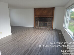 1614 Lake Youngs Way SE in Renton, WA - Building Photo - Building Photo
