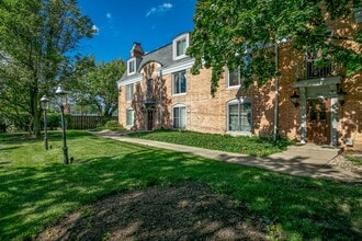 1445 Shermer Rd, Unit 5A in Northbrook, IL - Building Photo - Building Photo